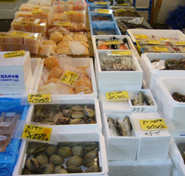 山と水産の取扱い水産物商品は、主に鮮魚全般を取り扱っており品揃えも豊富です！